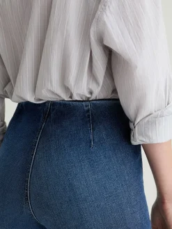 AG Jeans Farrah Pull On Mid-Rise Boot Crop in Moonlight